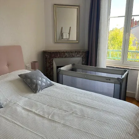 Frida- Thermal A 2 Min- 10 Pers - Chez Julie Apartment